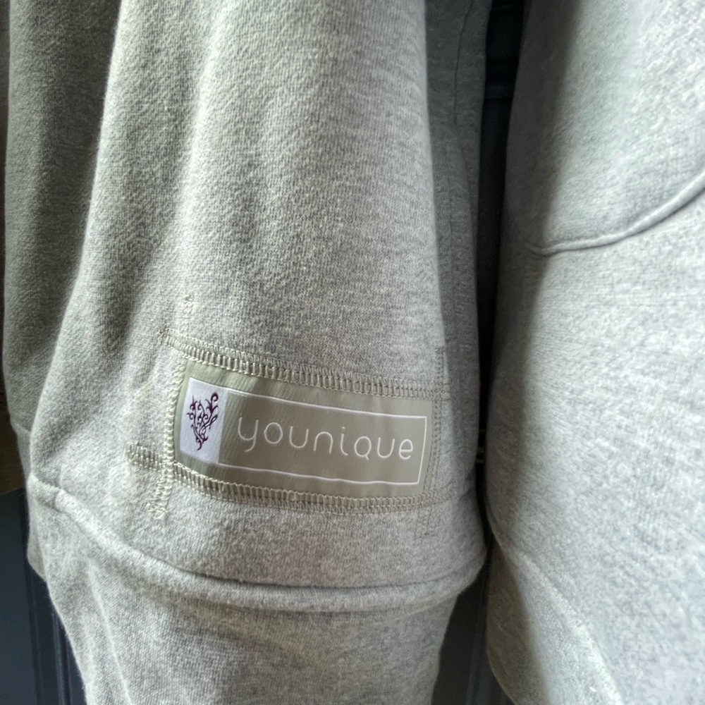 Younique, ladies, 2x, sweatshirt with pockets! Live, love, lashes NWT - Picture 4 of 7
